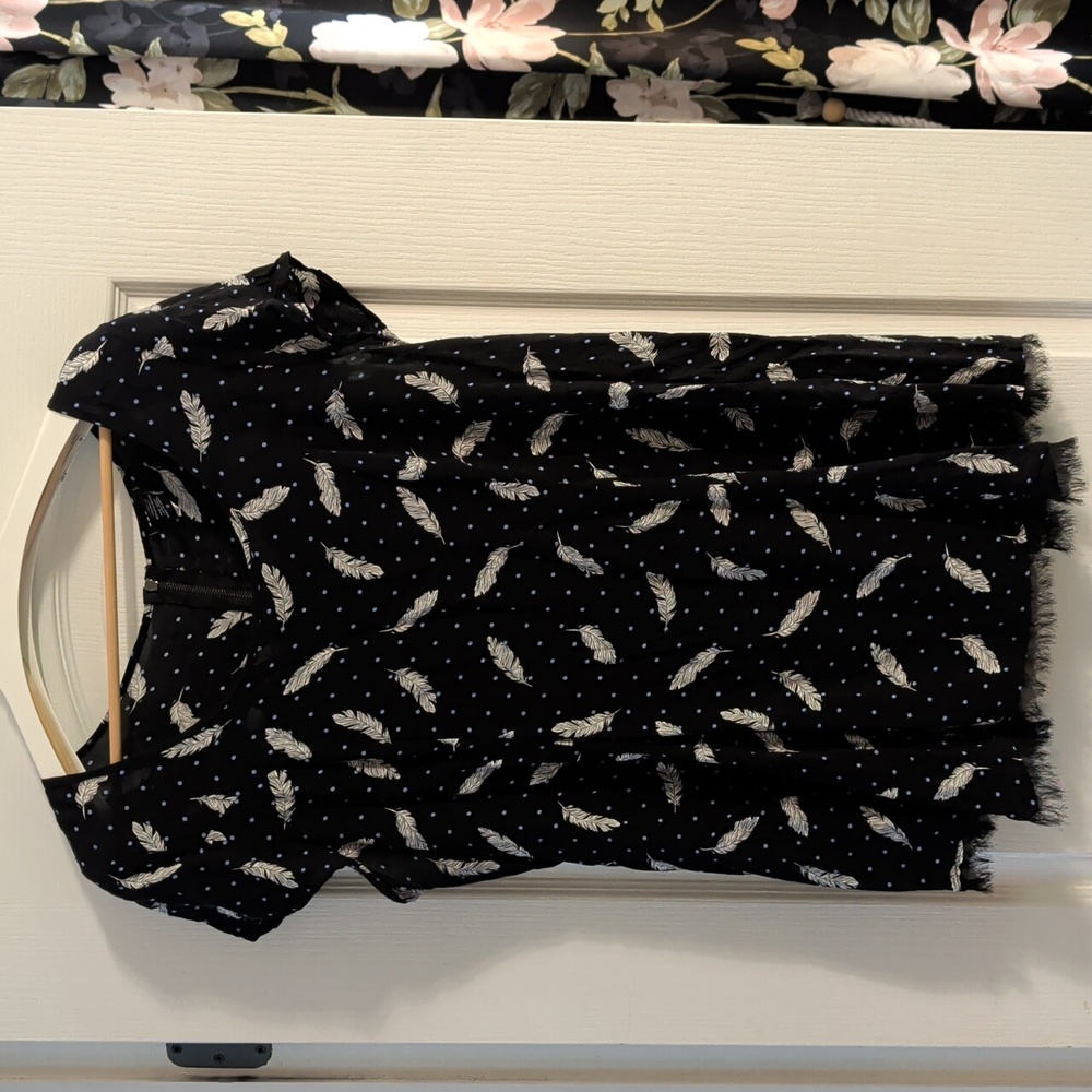 Torrid Black and White Feather Print Tunic Top